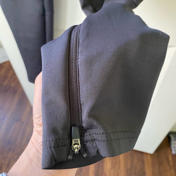 Layers Qwick Dry Black Athletic Pants Zip Ankles Size Small - Picture 3 of 5